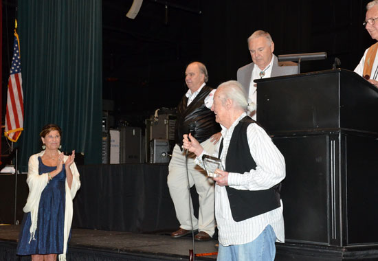 Lauren applauds her husband Henry Darrow who has just received his award from Ray Nielsen, Boyd Magers and banquet emcee John Buttram.