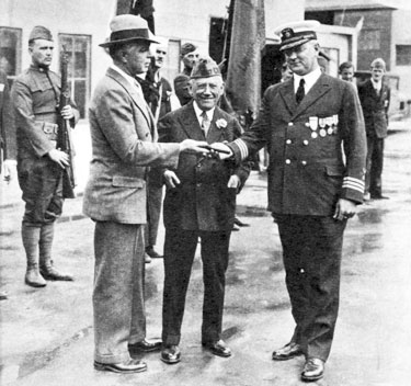 Hoot Gibson and movie pioneer Carl Laemmle on the Universal backlot at a ceremony honoring the veterans of foreign wars.