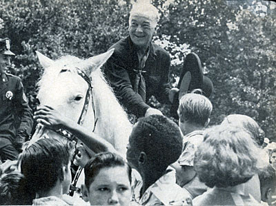 At the height of the Hopalong Cassidy craze on TV in 1949 William Boyd met over 1,000,000 fans of all ages on his nationwide tour which covered 15,000 miles and took him to 26 cities in seven weeks. 