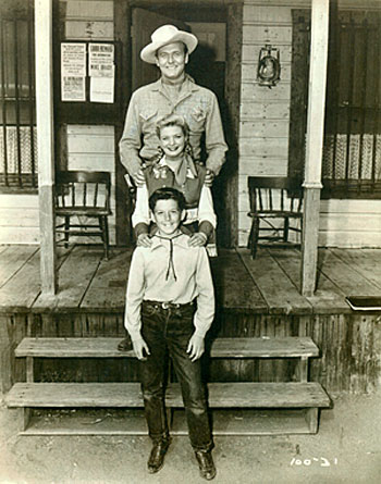 Brad Johnson, Gail Davis and Jimmy Hawkins on the “Annie Oakley” TV set.
(Courtesy Jimmy Hawkins.) 