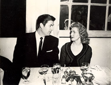 Disney’s Davy Crockett, Fess Parker, entertains Texas neighbor Ann Tynan in January 1956 at the Harwyn Club on East 52nd Street in New York City.