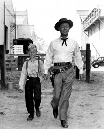 Alan Ladd and son David on the backlot. (Thanx to Bobby Copeland.)