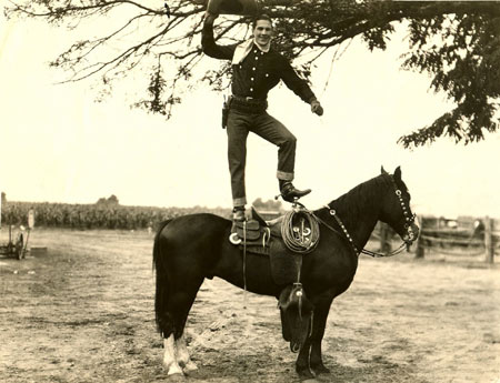 Terrific shot of Tom Tyler in his prime in the late ‘20s. (Thanx to Bobby Copeland.)