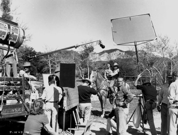 Jane Frazee and Roy Rogers make ready for a scene for “Under California Stars” (‘48 Republic). (Thanx to Jerry Whittington.)