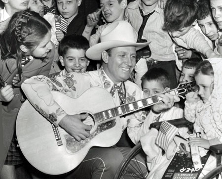 Gene entertains the kids at New York's Bellevue Hospital in 1940. (Thanx to Jerry Whittington.)