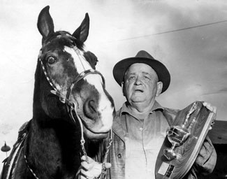 Fat Jones Stables was one of the major suppliers of horses to movies. This is Fat with a horse named Baldy. (Thanx to Kenneth Kitchen.)