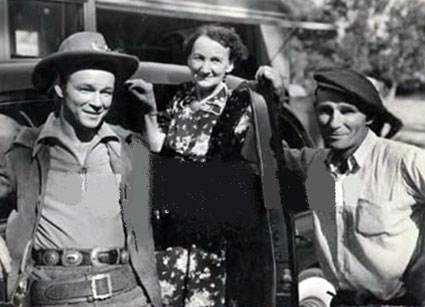 Roy with his Mom and Dad. (Thanx to Jerry Whittington.)