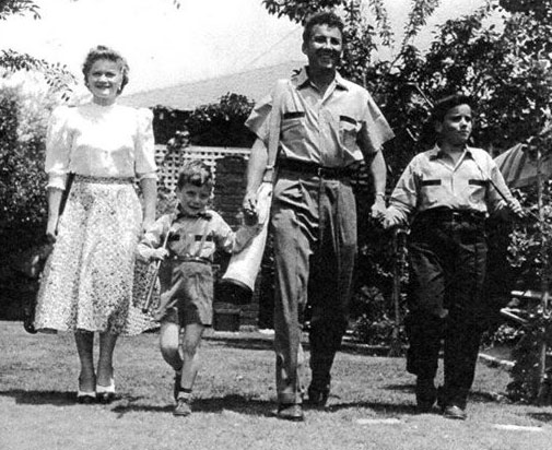 “The High Chaparral”’s Cameron Mitchell with his wife Johanna and their children Bobby and Chip. (Thanx to Marianne Rittner-Holmes.)