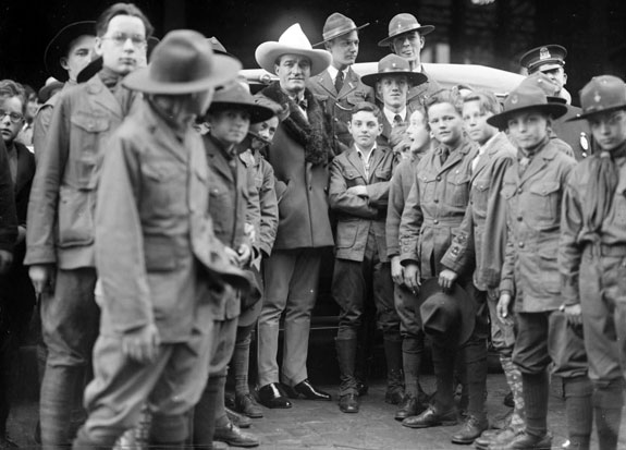 Tom Mix visits a Boston, MA, Boy Scouts troop. (Thanx to Jerry Whittington.)